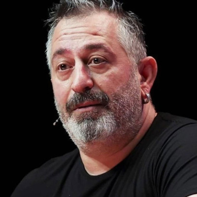 Komedyen Cem Yılmaz hastaneye kaldırıldı!