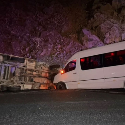 Giresun'da minibüs ile kamyonet çarpıştı: Çok sayıda yaralı var