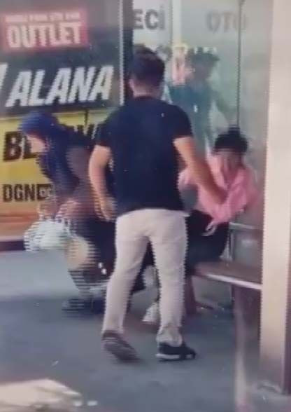 Komşusunun kızını otobüs durağında tornavida ile yaraladı - Resim: 4