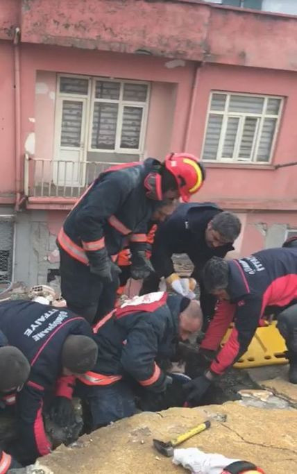 Eylül'e annesi ve babası siper olmuş: 'Yastık veya halı sandık meğerse annesiymiş" - Resim : 2
