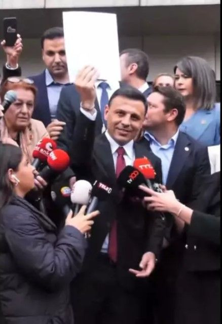 İkinci kez seçildi, mazbatayı aldı! Özgür Çelik'ten ilk açıklama: "Örgütün iradesiyle geldim, örgütün iradesiyle giderim" - Resim : 1
