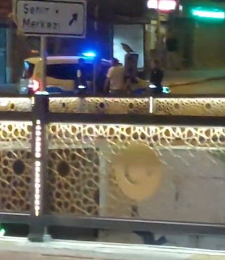 Otobüs duraklarının camlarını kıran çocuk tutuklandı - Resim: 2