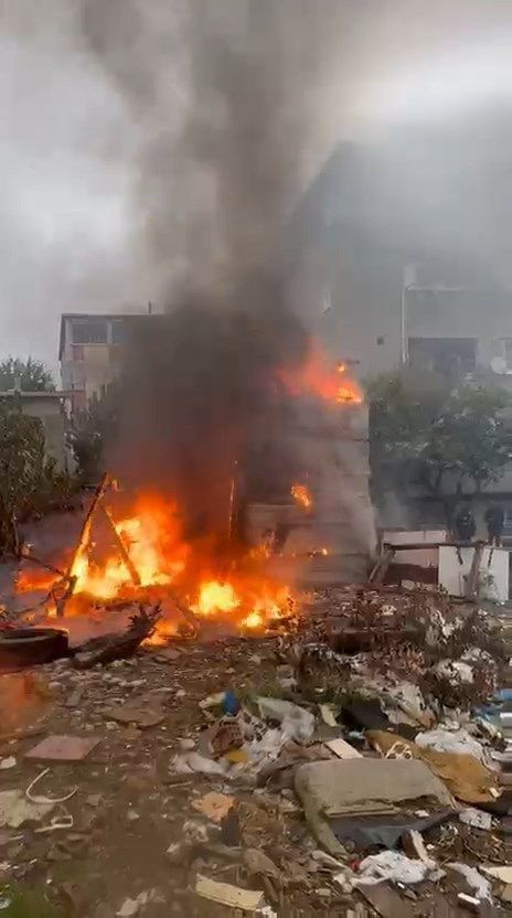 Avcılar'da kümes yangını: 50 hayvan öldü - Resim: 1