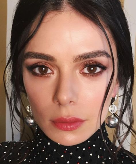 Netflix'in yeni Türk dizisinde Özge Özpirinçci'ye eşlik edecek oyuncu belli oldu - Resim: 1