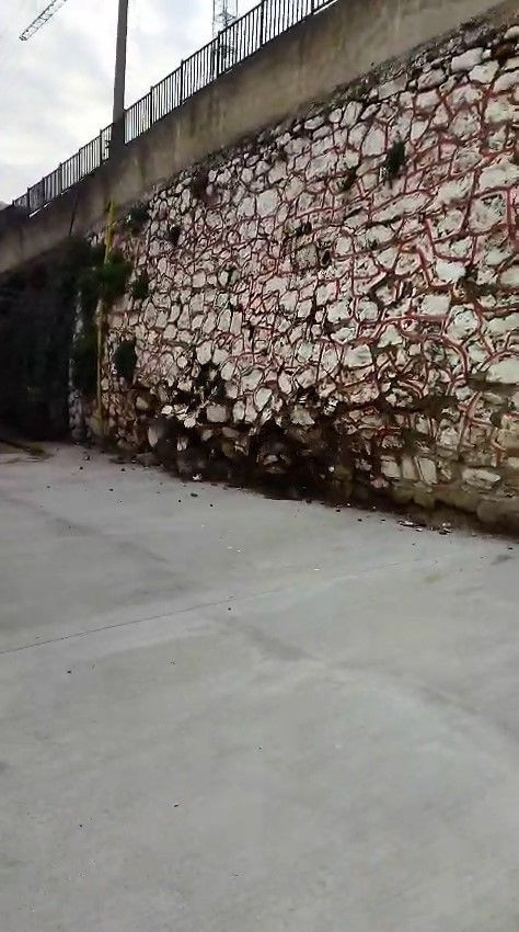 Kocaeli’de 10 metrelik istinat duvarı okul bahçesine devrildi - Resim: 1