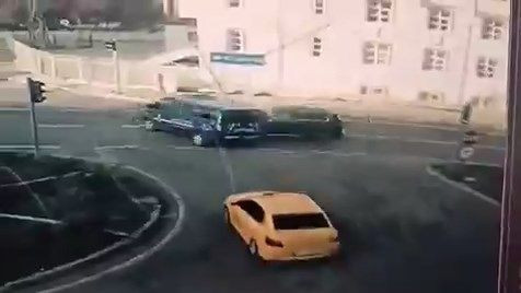 Makam aracı jandarma minibüsüne çarptı; 2 asker yaralandı - Resim: 4