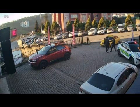 Trafikten men edilen motosikletini vermek istemeyen eczacı polisle tartıştı - Resim: 3