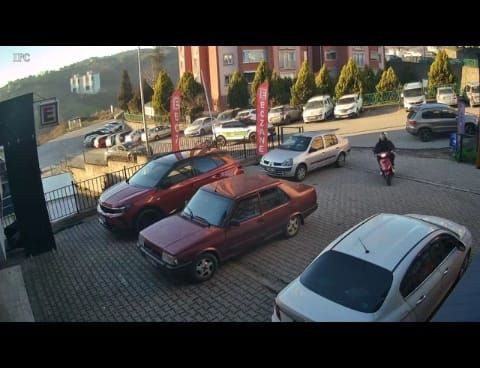 Trafikten men edilen motosikletini vermek istemeyen eczacı polisle tartıştı - Resim: 1