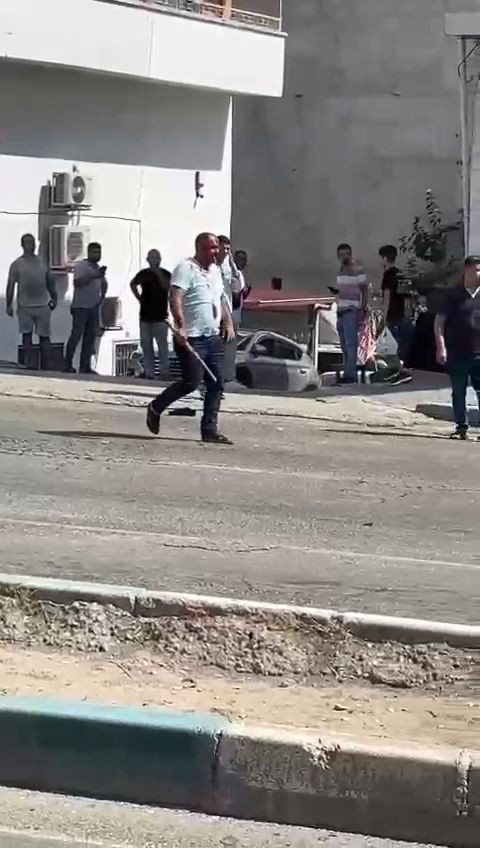 Trafikteki sopalı kavgaya kadınlar da karıştı - Resim: 3