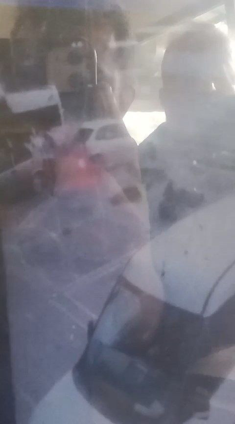 Otomobil, park halindeki 2 araç ile yayalara çarptı: 1 ölü, 3 yaralı - Resim: 2