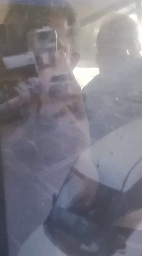 Otomobil, park halindeki 2 araç ile yayalara çarptı: 1 ölü, 3 yaralı - Resim: 3