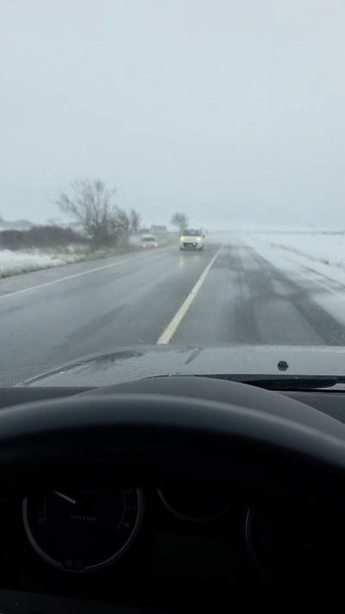 Arnavutköy'de kontrolden çıkan araç çayırlık alana uçtu: Kaza anı kamerada - Resim: 2