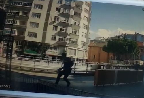 Polisten kaçarken düşüp yakalandı, üzerinden uyuşturucu madde çıktı - Resim: 2