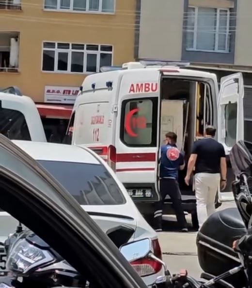 Ambulansa dolap yüklediler! Tepki çeken anlar kamerada - Resim: 1