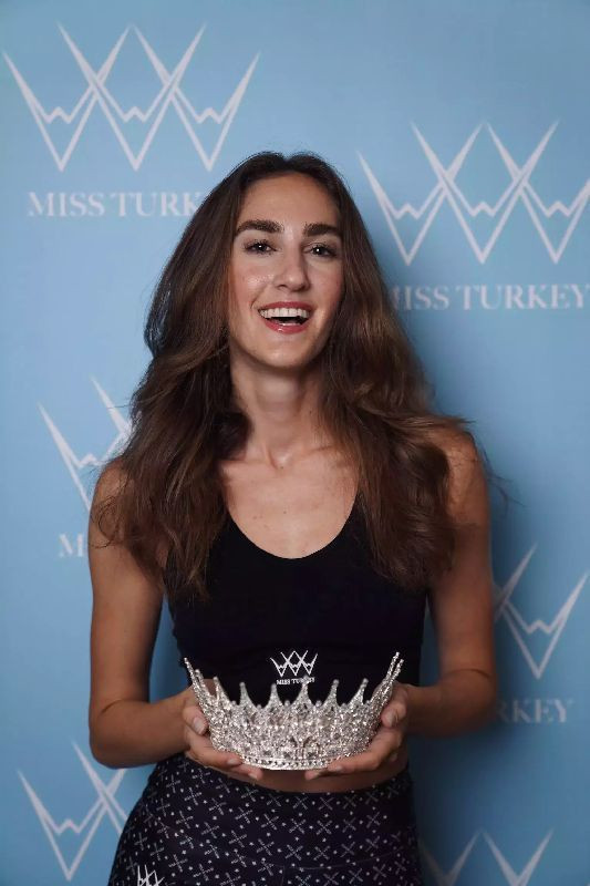 Miss Turkey birincisi İdil Bilgen sessizliğini bozdu: 'İnsanların kendi boşluğuna veriyorum' - Resim: 3