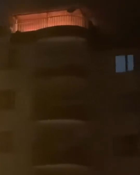 Diyarbakır'da terasta yakılan mangal, çatıda yangına yol açtı - Resim: 1