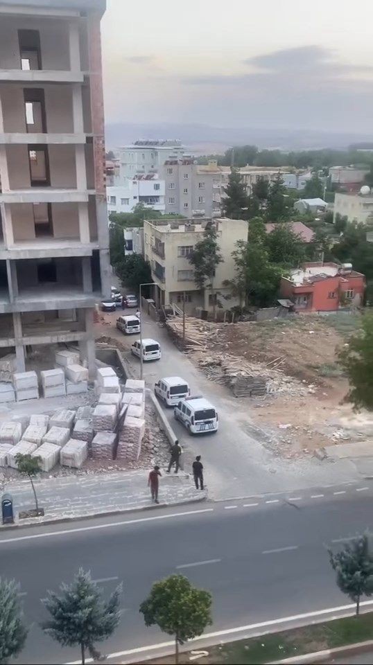 Siirt’te adliyeden firar eden şüpheli, inşaatta saklanırken yakalandı - Resim: 2