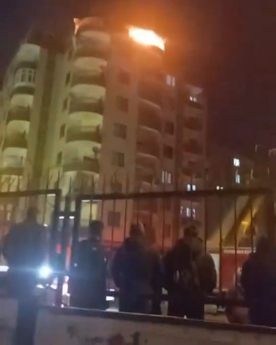 Diyarbakır'da terasta yakılan mangal, çatıda yangına yol açtı - Resim: 4