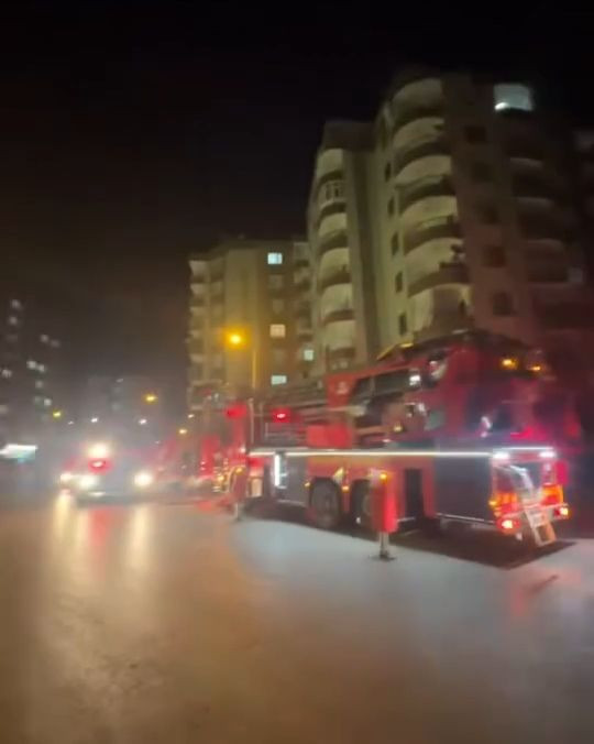 Diyarbakır'da terasta yakılan mangal, çatıda yangına yol açtı - Resim: 3