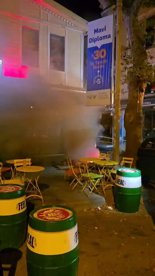 Sarıyer'de kazı çalışması sırasında elektrik kabloları koptu - Resim: 2