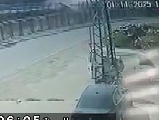 Hafif ticari aracın sulama kanalına düştüğü kaza kamerada - Fotoğraf: 5
