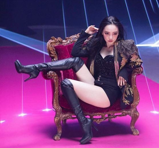 Dünyaca ünlü şarkıcı evinde ölü bulundu - Resim: 1