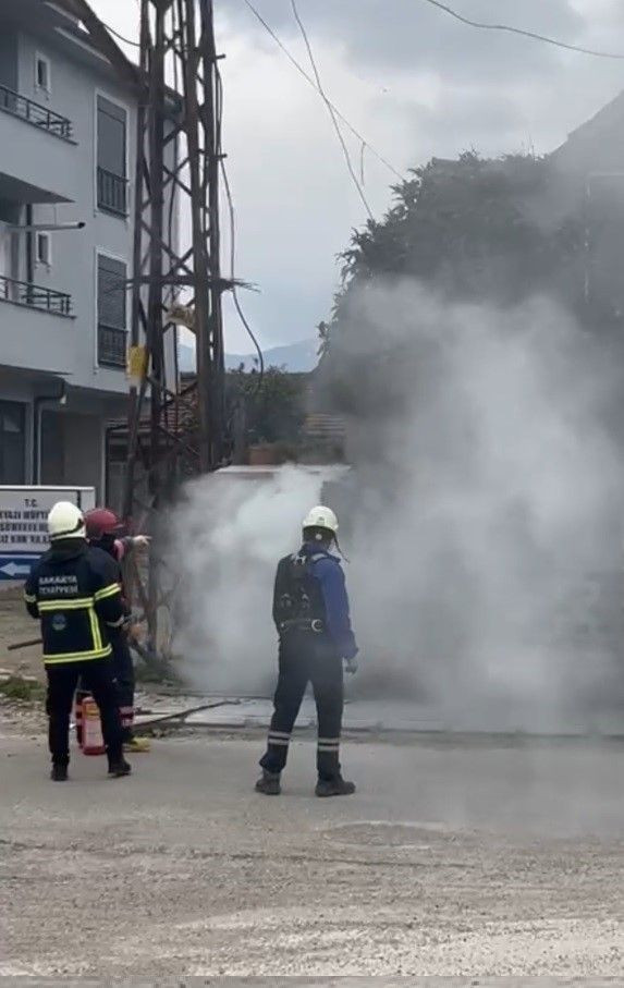 Sakarya'da trafo yangınındaki patlama paniğe neden oldu - Resim: 1