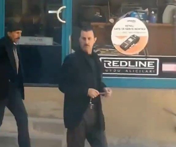 Esad’a benzeyen Diyarbakırlı, sosyal medyada gündem oldu - Resim: 2