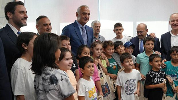 Bakan Ersoy: Kütüphanelerimiz, ülkemizin gelişimine yön veren proaktif yapılar