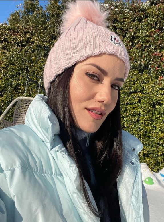 Fahriye Evcen'in kar pozları sosyal medyayı salladı - Resim: 1