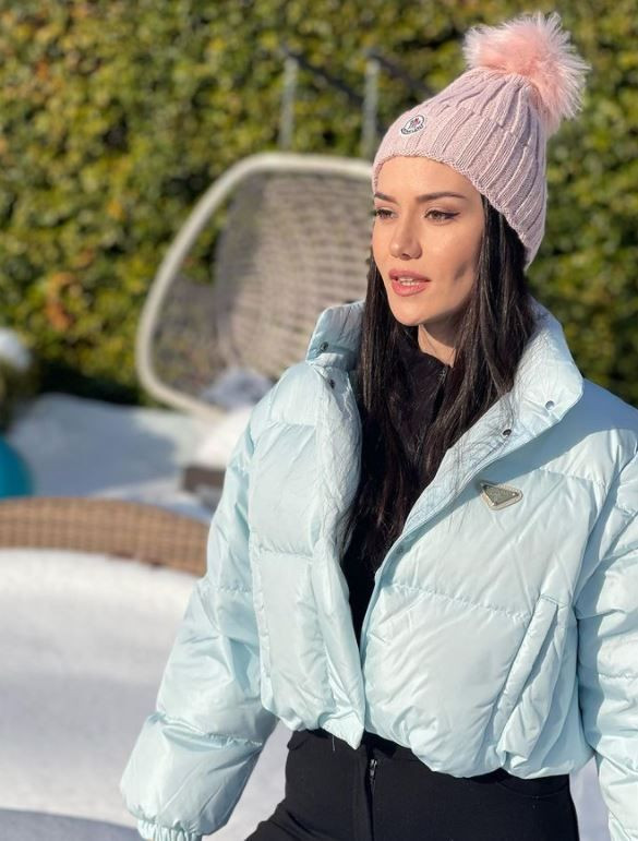 Fahriye Evcen'in kar pozları sosyal medyayı salladı - Resim: 2