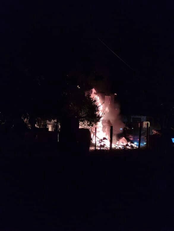 Sakarya’da 2 katlı ev yangında küle döndü - Resim: 3