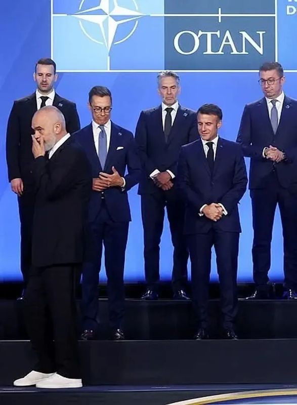 NATO Liderler Zirvesi'ne Edi Rama'nın ayakkabıları damga vurdu! - Resim: 3