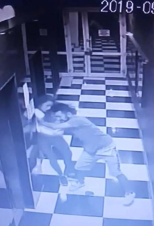 Genç kızı asansör boşluğuna böyle itti - Fotoğraf: 3