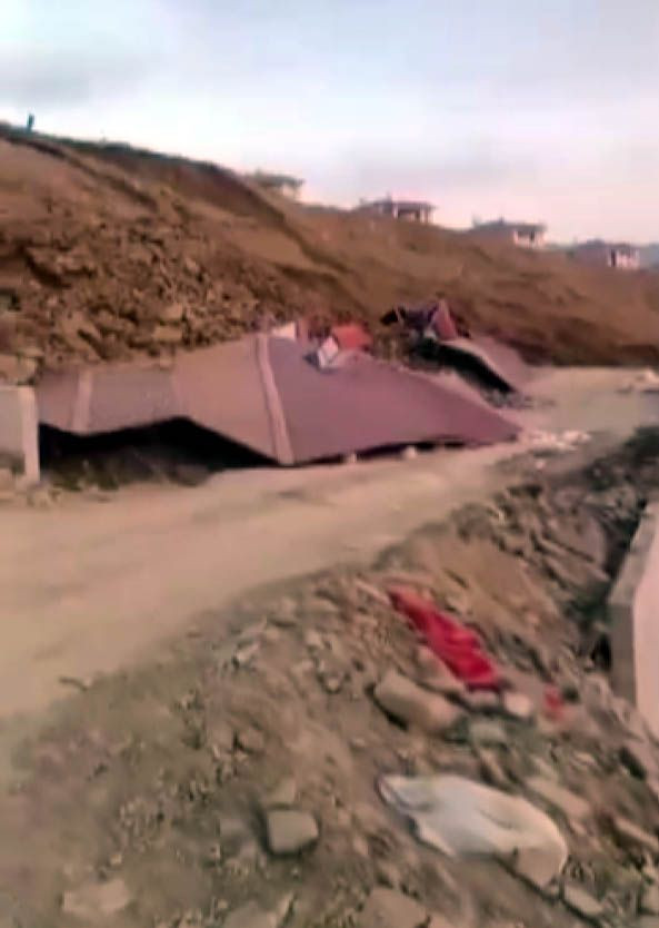 Kahramanmaraş’ta heyelan 10 ev toprak altında kaldı - Resim: 1