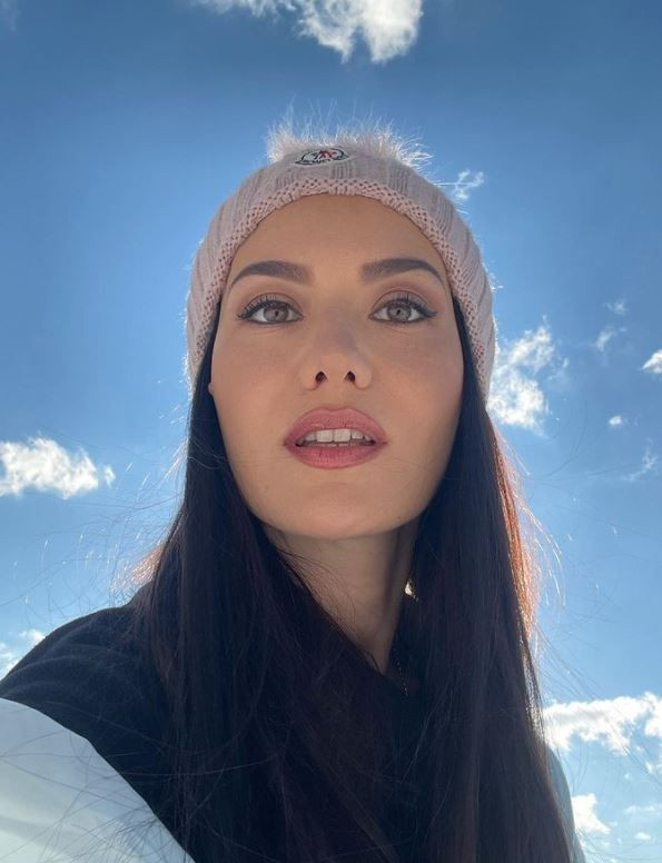 Fahriye Evcen'in kar pozları sosyal medyayı salladı - Resim: 3