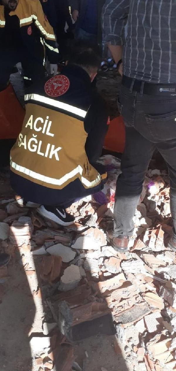 İnşaatta üzerine devrilen duvarın altında can verdi - Resim: 4
