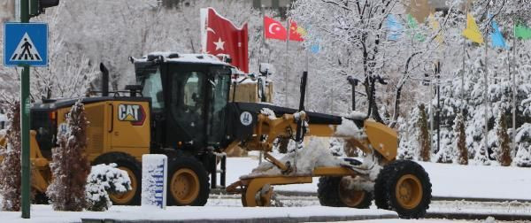 Erzurum'a nisan karı - Kenti beyaza bürüdü - Resim: 4