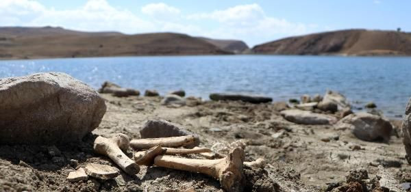 Palandöken Barajı'nın suları çekildi; mezarlar gün yüzüne çıktı - Resim: 4