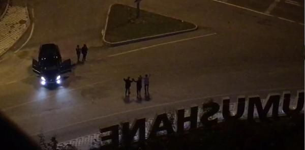 Yasağa rağmen yolda halay çektiler - Resim: 2