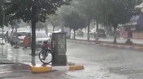 Iğdır'da 15 dakikalık sağanak ve dolu, hayatı olumsuz etkiledi - Resim: 4