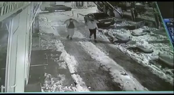 Şafak Mahmutyazıcıoğlu'na saldırı sonrası saldırganların kaçış anı - Resim: 3