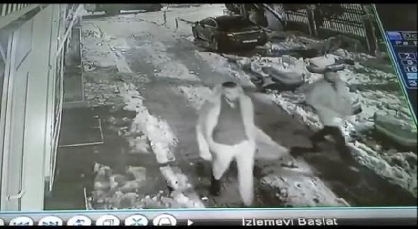 Şafak Mahmutyazıcıoğlu'na saldırı sonrası saldırganların kaçış anı - Resim: 4