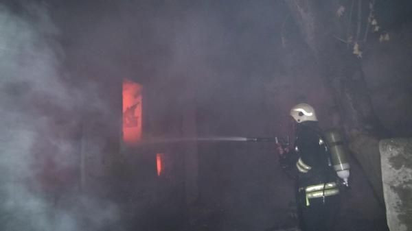 Erzurum'da 60 yıllık evdeki yangın korkuttu - Resim: 4