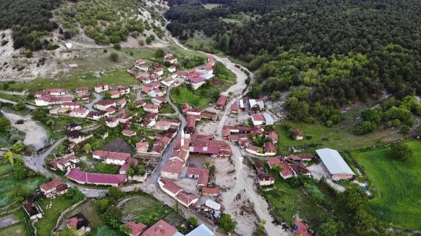 Eskişehir'de günlük yaşam felç oldu! Sel suları 3 evi yıktı - Resim: 1