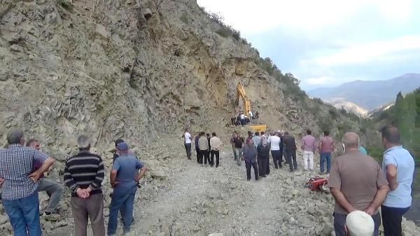 Yol çalışmasında kayaların altında kalan operatör öldü - Resim: 3