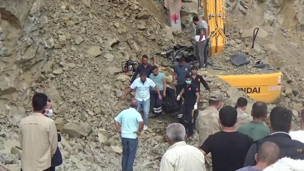Yol çalışmasında kayaların altında kalan operatör öldü - Resim: 4