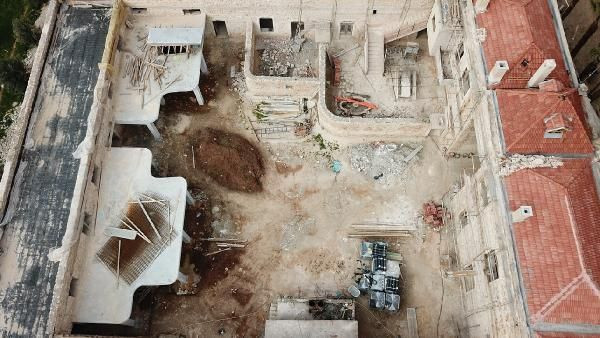 Depremde Kibar Feyzo’nun çekildiği tarihi konak hasar aldı - Resim: 2