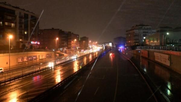 İstanbul'da şiddetli sağanak yağış - Resim: 1