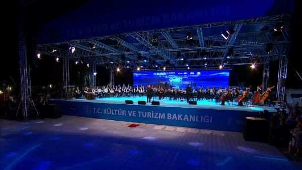 Ayasofya Meydanı’nda 750 semazen gösteri yaptı - Resim: 2